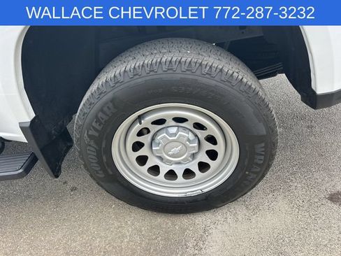 Used 2024 Chevrolet Colorado W/T w/ WT Convenience Package II RWD image 12