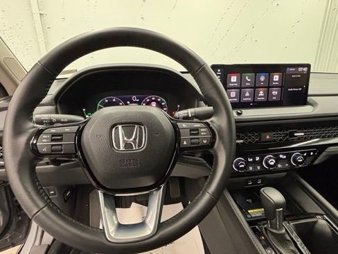 Used 2024 Honda Accord Touring image 17