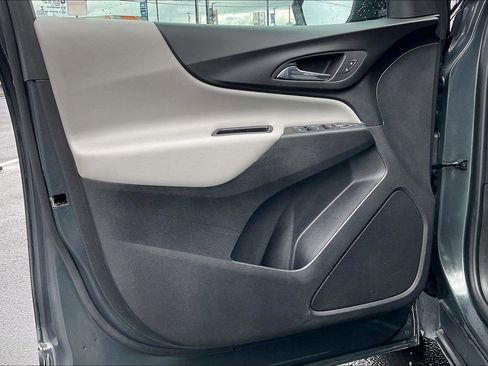 Used 2022 Chevrolet Equinox LS w/ LS Convenience Package image 22