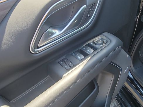 Used 2024 GMC Yukon XL SLT w/ SLT Luxury Package AWD/4WD image 23