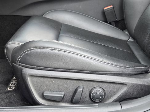 Used 2022 Genesis G70 2.0T RWD image 24