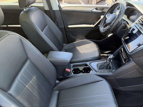 Used 2022 Volkswagen Tiguan SE FWD image 11