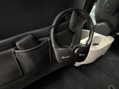 Used 2021 Chrysler Pacifica Touring-L w/ Uconnect Theater Family Group image 24