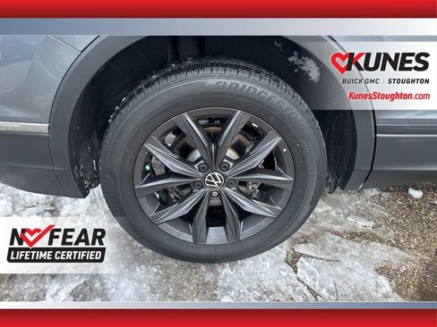 Used 2022 Volkswagen Tiguan SE w/ Panoramic Sunroof Package image 14