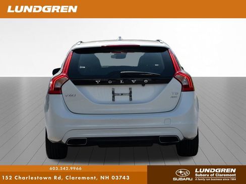 Used 2017 Volvo V60 T5 Premier w/ Convenience Package image 4