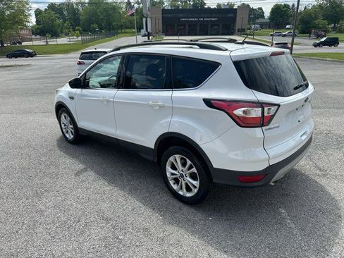 Used 2018 Ford Escape SE FWD image 4