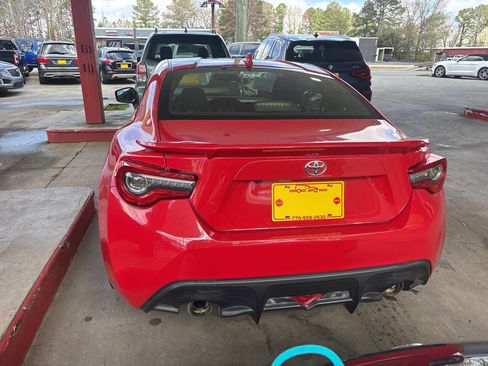 Used 2017 Toyota 86 image 6