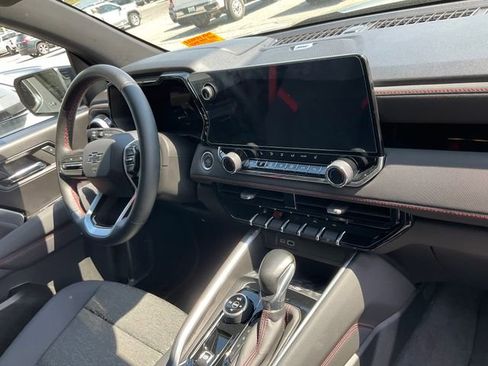 Used 2024 Chevrolet Colorado Z71 w/ Z71 Convenience Package 2 image 11