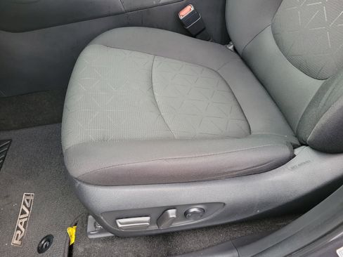 Used 2024 Toyota RAV4 XLE FWD image 10