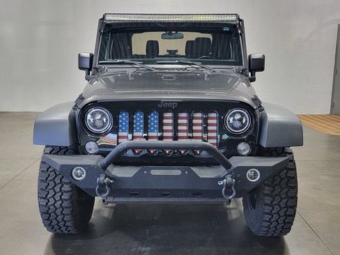 Used 2018 Jeep Wrangler Sport AWD/4WD image 3