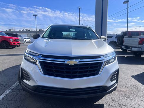 Used 2022 Chevrolet Equinox LS AWD/4WD image 2