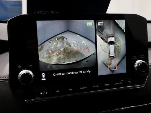 Used 2023 Mitsubishi Outlander SE image 2