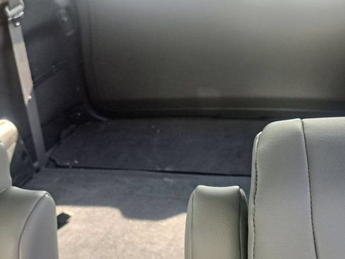Used 2025 Toyota Highlander XLE AWD/4WD image 9