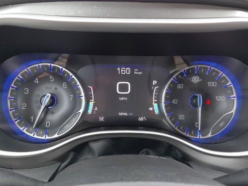 Used 2024 Chrysler Pacifica Touring-L FWD image 37