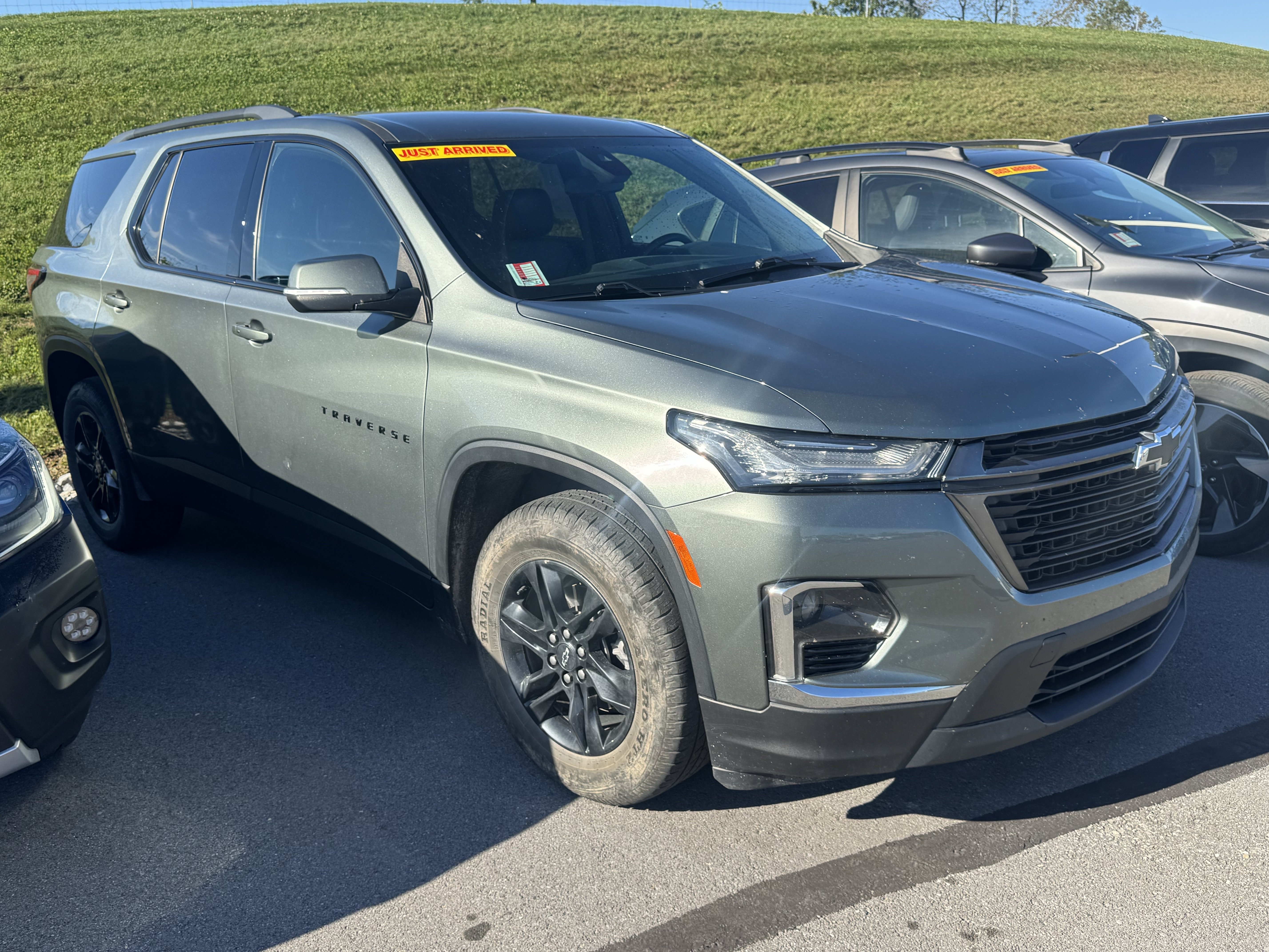 Used 2022 Chevrolet Traverse LT w/ Midnight/Sport Edition AWD/4WD image 1