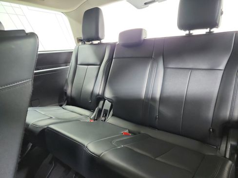 Used 2024 Ford Expedition XLT image 36