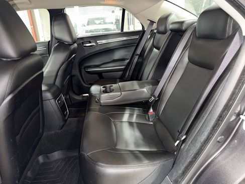 Used 2021 Chrysler 300 Touring L image 27