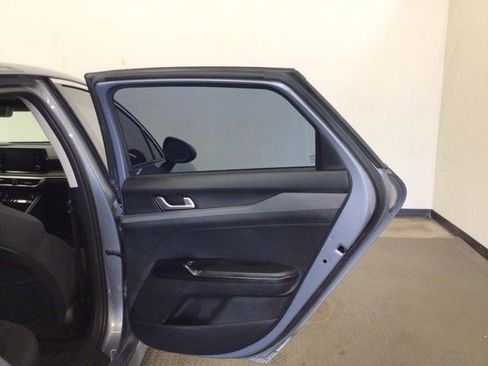 Used 2021 Kia K5 LXS image 9