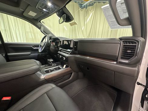 Used 2025 GMC Sierra 1500 SLT w/ SLT Convenience Package image 21