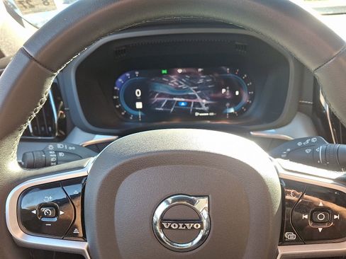 Certified 2022 Volvo XC60 B6 R-Design w/ Advanced Package image 19