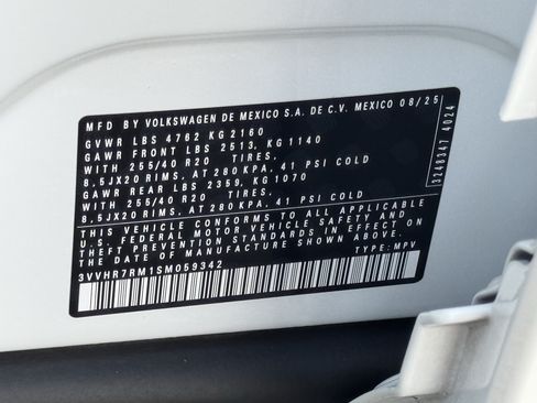 Used 2025 Volkswagen Tiguan SE R-Line FWD image 37