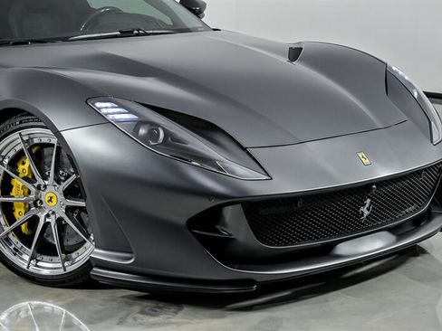 Used 2020 Ferrari 812 Superfast RWD image 2