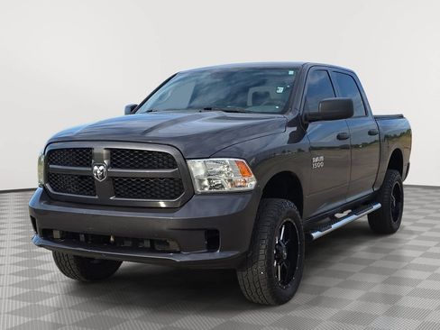 Used 2019 RAM 1500 Express w/ Express Value Package AWD/4WD image 3