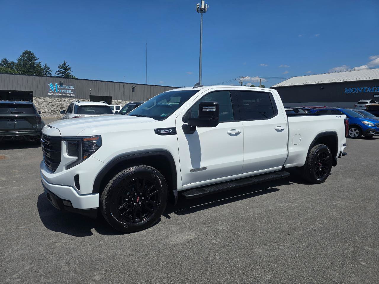 Used 2024 GMC Sierra 1500 Elevation w/ Preferred Package AWD/4WD image 3