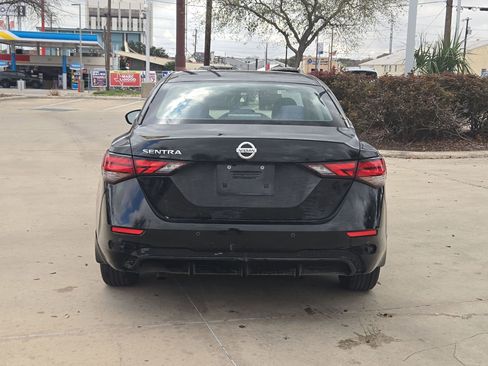 Used 2020 Nissan Sentra S image 4