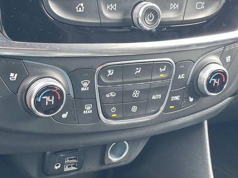 Used 2023 Chevrolet Traverse High Country image 29