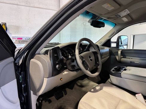 Used 2007 GMC Sierra 2500 SLE w/ Z71 Off-Road Package AWD/4WD image 28