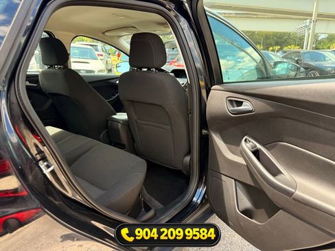 Used 2018 Ford Focus SE FWD image 29