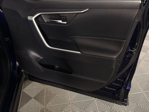 Used 2025 Toyota RAV4 XLE Premium image 33