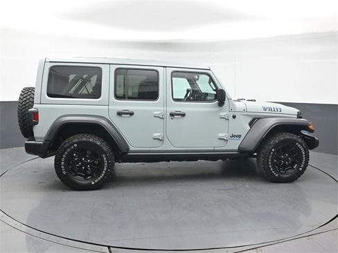 Used 2023 Jeep Wrangler Unlimited w/ Sun & Screen Package image 6