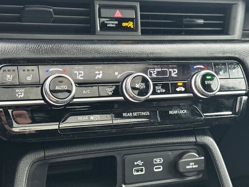 Certified 2025 Honda Pilot Black Edition image 21