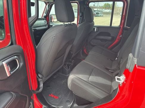 Used 2022 Jeep Gladiator Overland w/ Cold Weather Group image 20