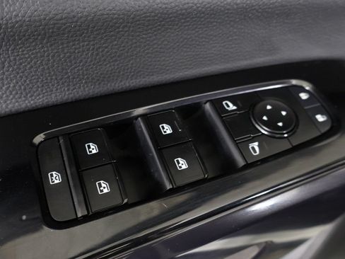 Used 2022 Nissan Pathfinder SV AWD/4WD image 39
