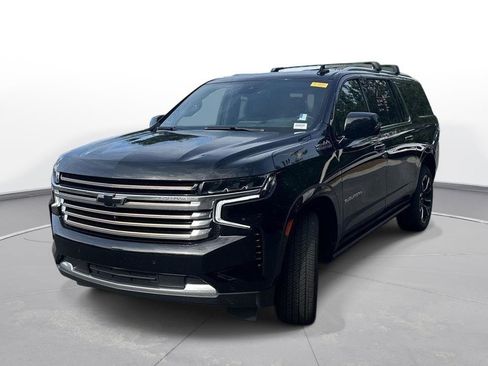 Used 2023 Chevrolet Suburban High Country w/ Premium Package 2 AWD/4WD image 2
