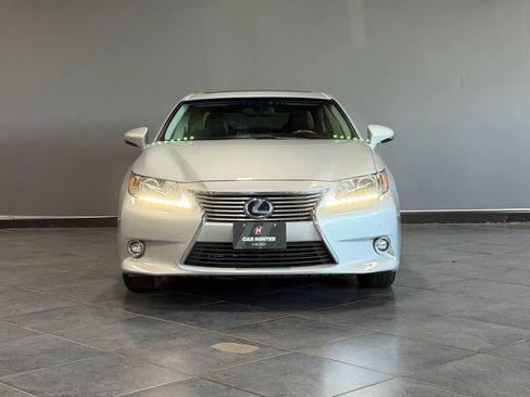Used 2014 Lexus ES 300h w/ Luxury Package w/Bamboo Trim FWD image 3