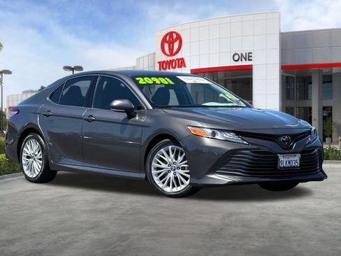 Used 2018 Toyota Camry XLE w/ Audio Package FWD image 2