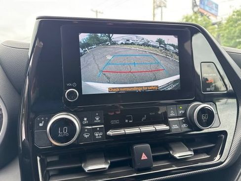 Used 2024 Toyota Highlander XSE AWD/4WD image 12