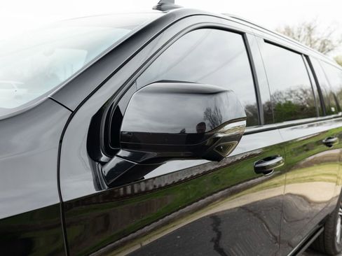 Used 2023 Cadillac Escalade ESV V AWD/4WD image 17
