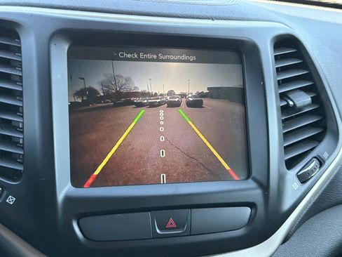 Used 2015 Jeep Cherokee Limited image 17