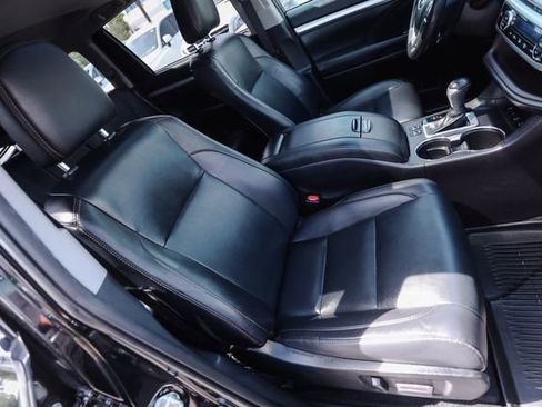 Used 2019 Toyota Highlander XLE AWD/4WD image 54