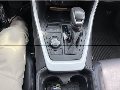 Used 2021 Toyota RAV4 XSE AWD/4WD image 23
