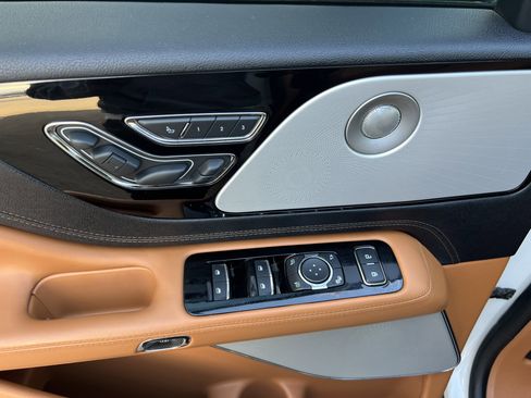 Used 2022 Lincoln Aviator Black Label w/ Class IV Trailer Tow Package image 29