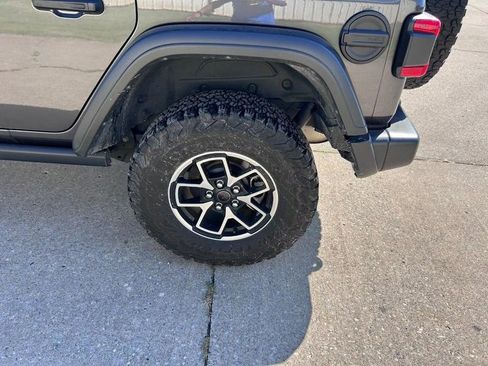 Used 2024 Jeep Wrangler Unlimited Rubicon image 6