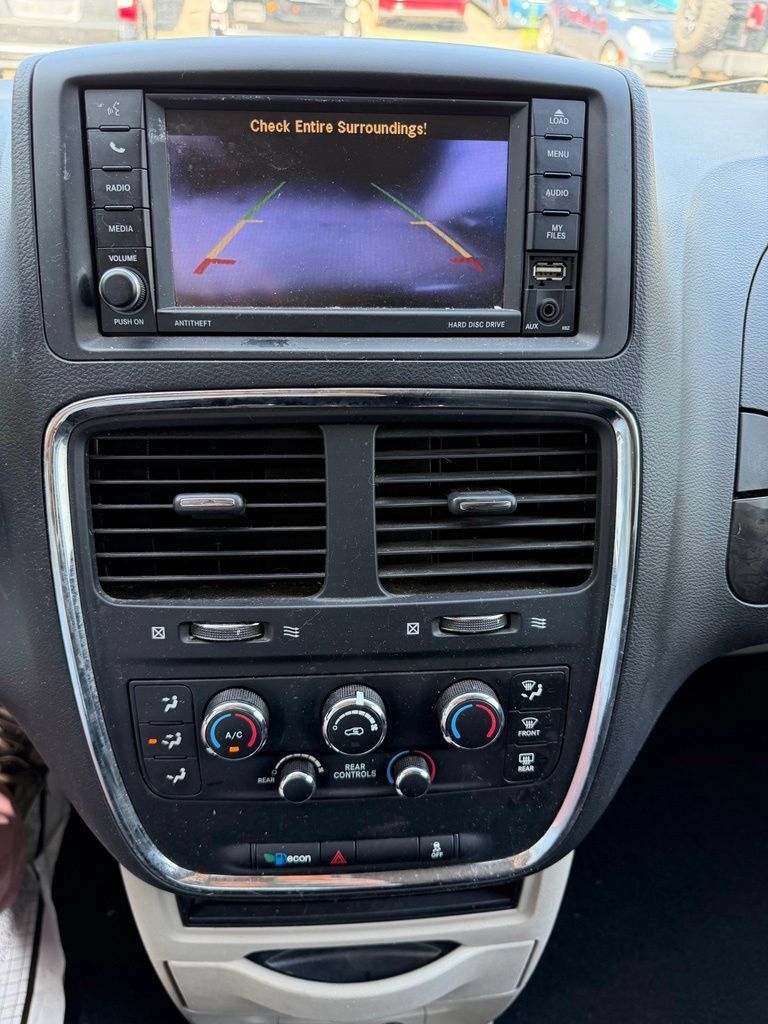 Used 2018 Dodge Grand Caravan SE FWD image 19
