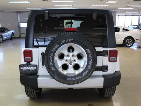 Used 2013 Jeep Wrangler Unlimited Sahara w/ Connectivity Group AWD/4WD image 20