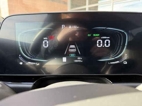 Used 2024 Kia Niro EX image 17